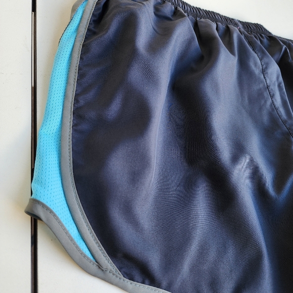 Women's Nike Dri-Fit DD9172 Running Run Shorts Charcoal Black Blue Sz M - Picture 13 of 13